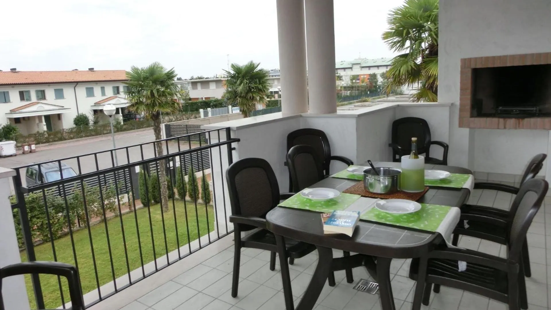 Luminous Flat With Attic In A Residence With Pool Bibione Apartment